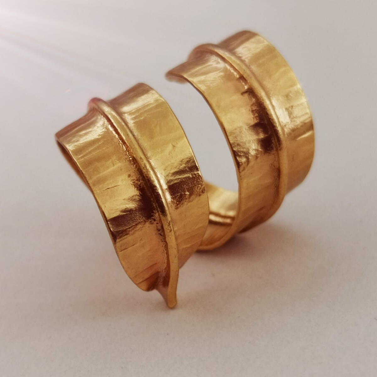 Handcrafted Golden Dry Leaf Ring 24k gold-plated bronze adjustable artisan jewelry detail
