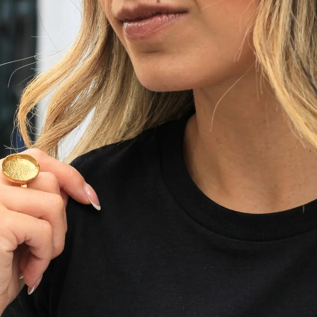Adjustable Hoja Victoria Regia Ring in 24k gold-plated bronze, inspired by the rounded leaf form of the Victoria Regia plant.